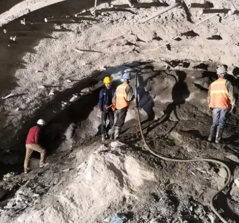 信阳拱顶带模注浆料的施工流程及注意事项